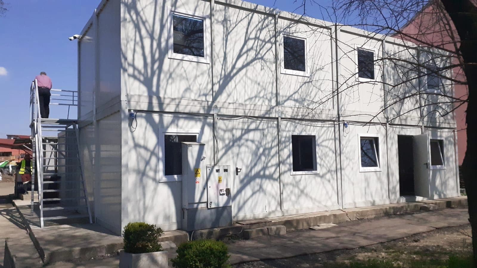 Containere supraetajate