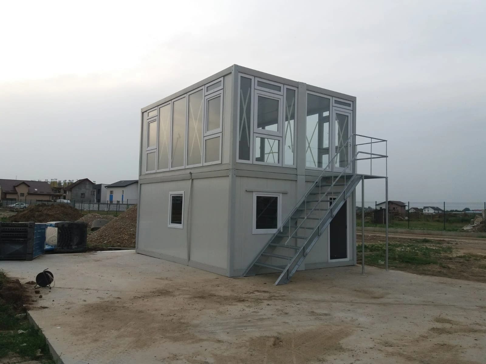 Containere supraetajate