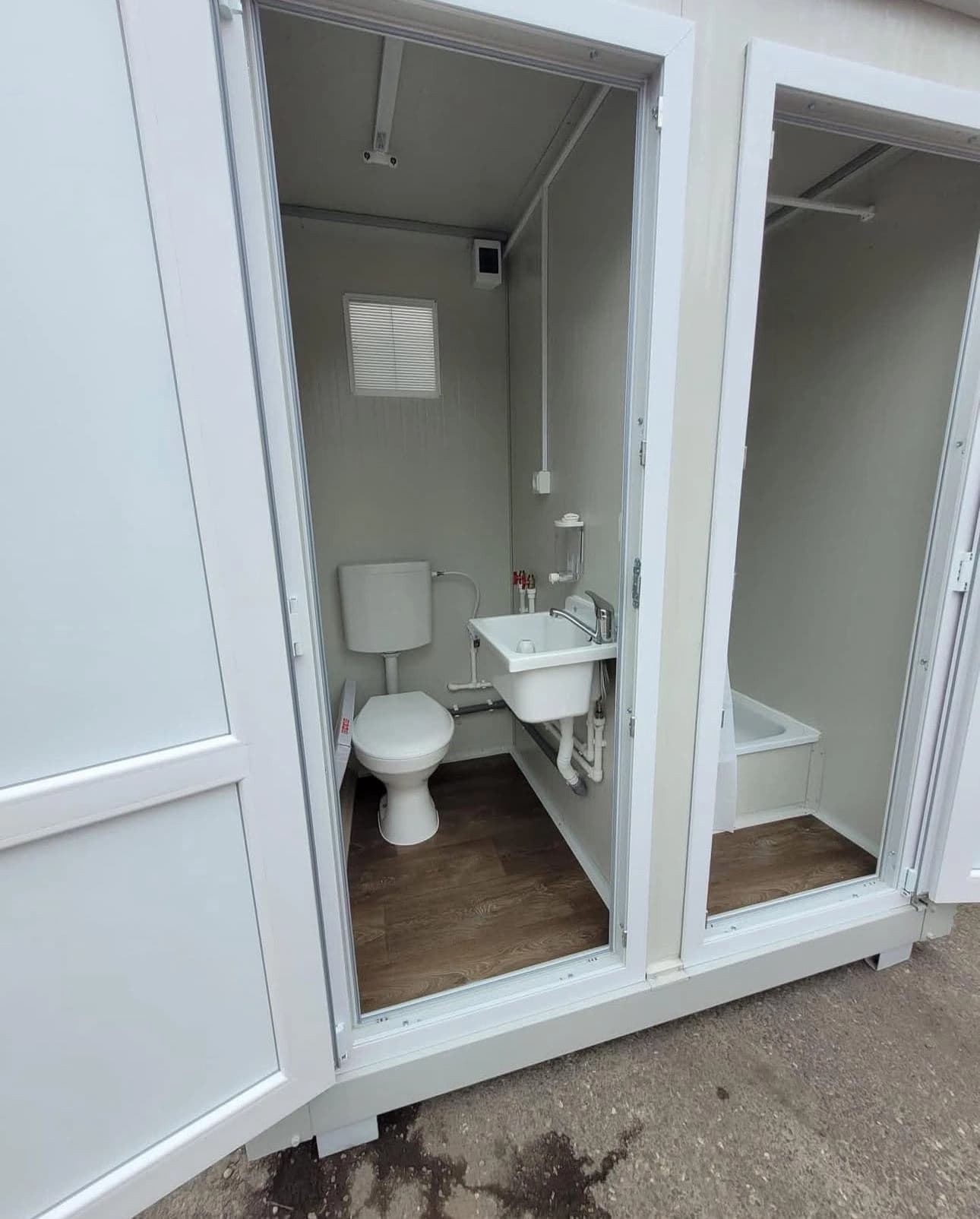 Container tip toaletă publică