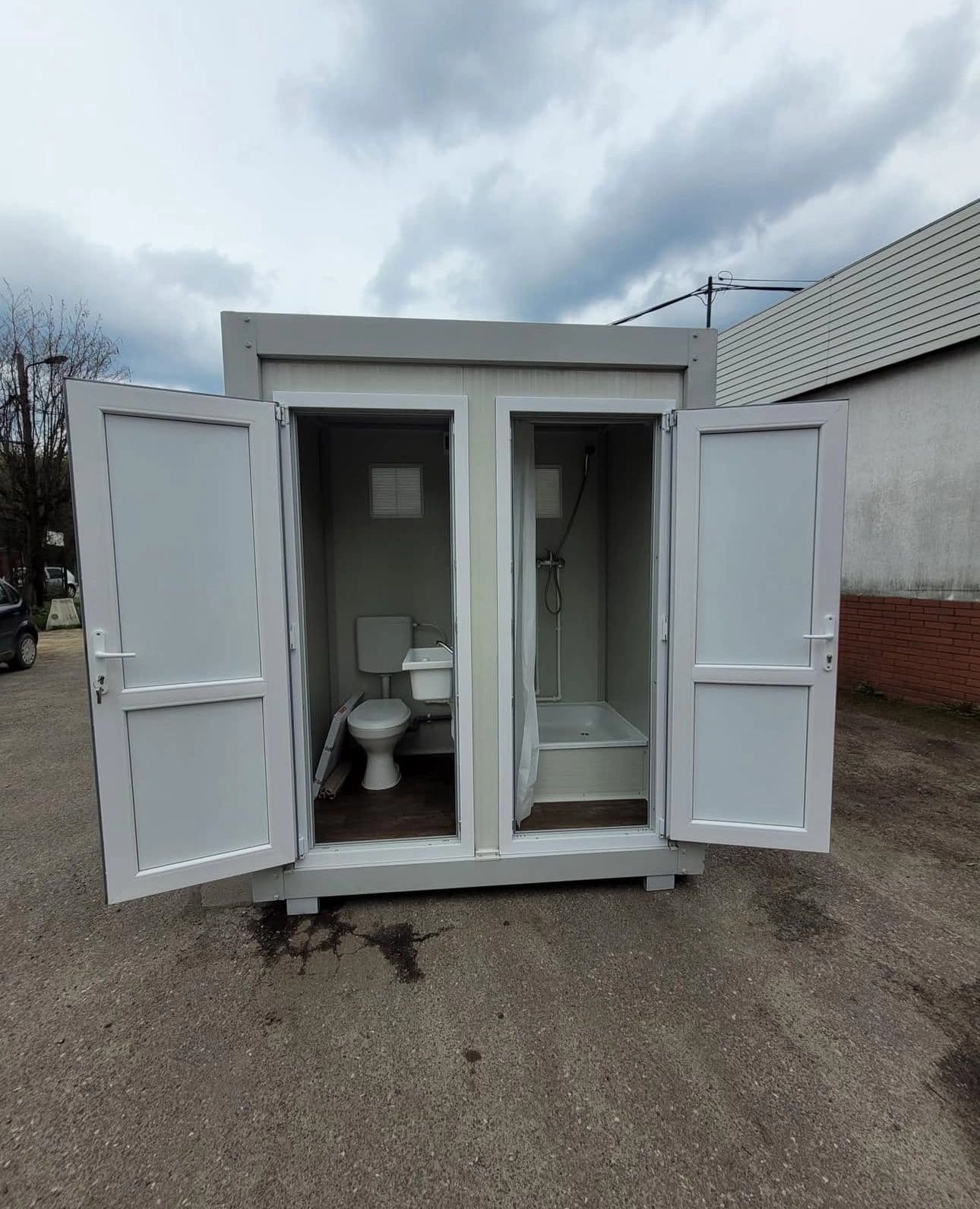 Container tip toaletă publică